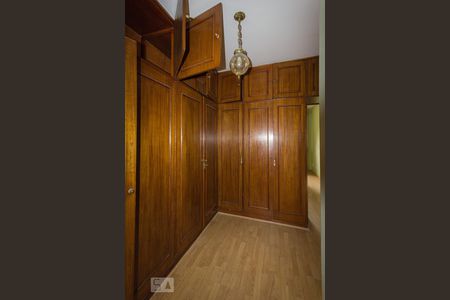 Casa à venda com 550m², 4 quartos e 9 vagasCloset da Suíte 1