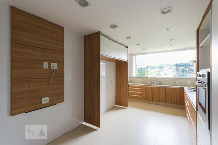 Casa à venda com 550m², 4 quartos e 9 vagasCozinha