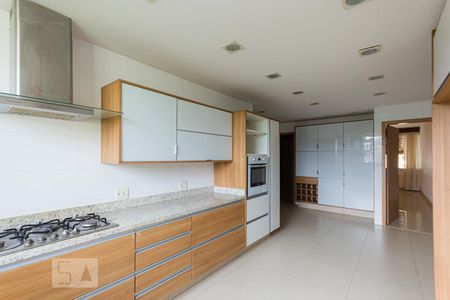 Casa à venda com 550m², 4 quartos e 9 vagasCozinha