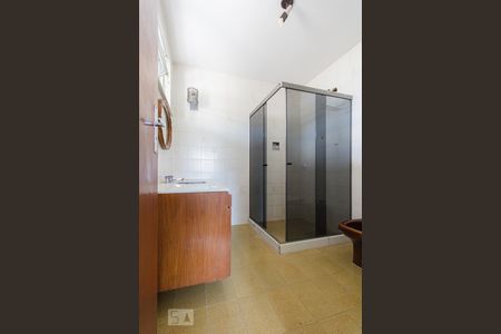 Casa à venda com 550m², 4 quartos e 9 vagasBanheiro da Suíte 2