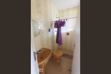 Casa à venda com 550m², 4 quartos e 9 vagasBanheiro de Serviço - Garagem