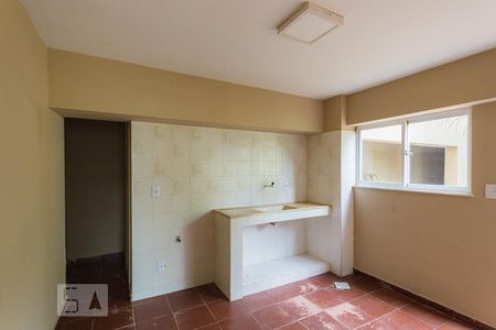 Casa à venda com 550m², 4 quartos e 9 vagasCozinha - Escritório fundos
