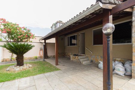 Varanda/Garagem de casa à venda com 4 quartos, 550m² em Pechincha, Rio de Janeiro