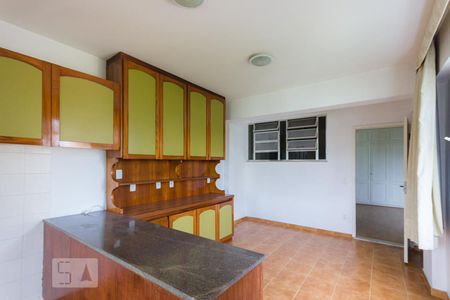 Casa à venda com 550m², 4 quartos e 9 vagasLavanderia 1