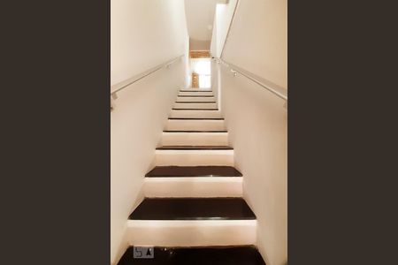 Escada de casa de condomínio para alugar com 2 quartos, 104m² em Engenho de Dentro, Rio de Janeiro