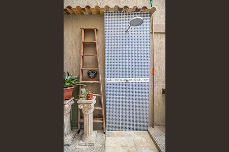 Casa à venda com 120m², 4 quartos e 2 vagasDucha