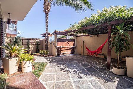 Casa à venda com 120m², 4 quartos e 2 vagasQuintal e Garagem