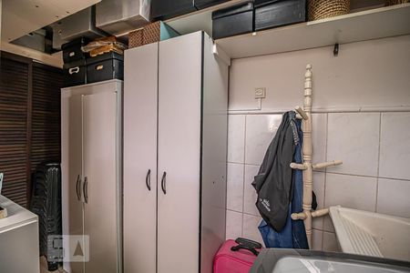 Casa à venda com 120m², 4 quartos e 2 vagasLavanderia