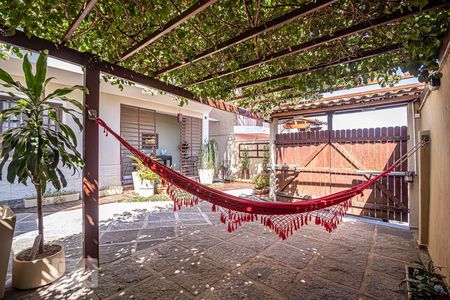 Casa à venda com 120m², 4 quartos e 2 vagasQuintal e Garagem