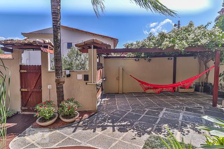 Casa à venda com 120m², 4 quartos e 2 vagasQuintal e Garagem