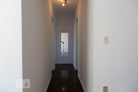Corredor dos quartos de apartamento para alugar com 2 quartos, 72m² em Indianópolis, São Paulo