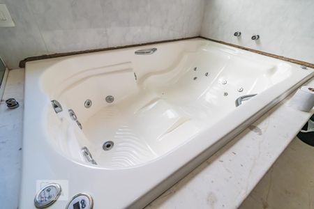 Casa à venda com 403m², 5 quartos e 4 vagasBanheiro da Suíte 4