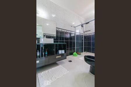 Casa à venda com 403m², 5 quartos e 4 vagasBanheiro da Suíte 1