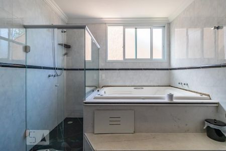 Casa à venda com 403m², 5 quartos e 4 vagasBanheiro da Suíte 4