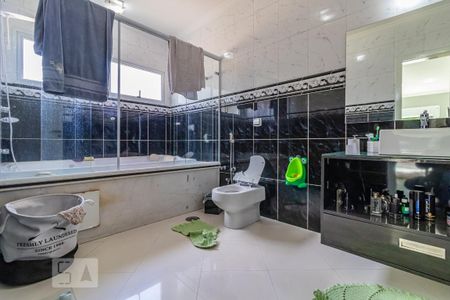 Casa à venda com 403m², 5 quartos e 4 vagasBanheiro da Suíte 3