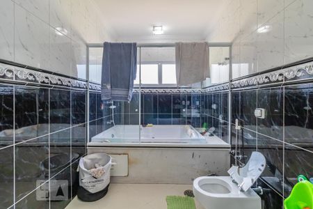 Casa à venda com 403m², 5 quartos e 4 vagasBanheiro da Suíte 3