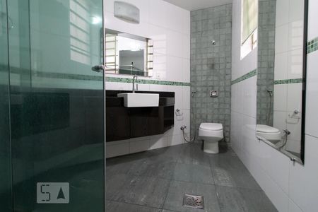 Banheiro da Suíte 1 de apartamento para alugar com 3 quartos, 140m² em Centro, Belo Horizonte