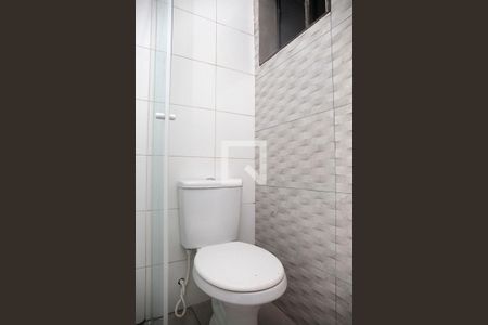 Banheiro de kitnet/studio para alugar com 1 quarto, 30m² em Centro Histórico, Porto Alegre