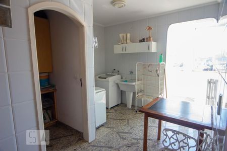 Casa à venda com 400m², 3 quartos e 5 vagasLavanderia