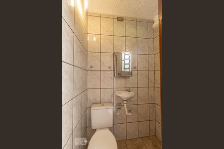 Casa à venda com 231m², 4 quartos e 1 vaga Casa à venda com 231m², 4 quartos e 1 vagaBanheiro de Serviço