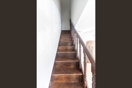 Escada de casa para alugar com 4 quartos, 231m² em Vila Gomes Cardim, São Paulo