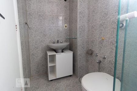 Apartamento à venda com 70m², 2 quartos e 1 vaga Apartamento à venda com 70m², 2 quartos e 1 vagaBanheiro da Suíte 2