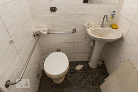Casa à venda com 400m², 5 quartos e 6 vagasBanheiro do Corredor