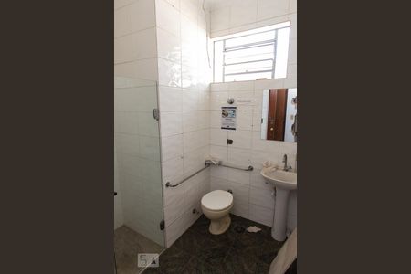 Casa à venda com 400m², 5 quartos e 6 vagasBanheiro do Corredor