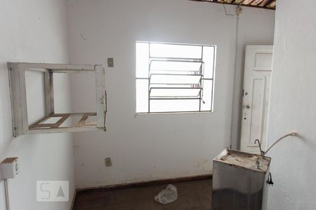 Casa à venda com 400m², 5 quartos e 6 vagasCozinha da área de serviço