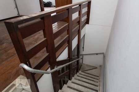 Casa à venda com 400m², 5 quartos e 6 vagasEscada