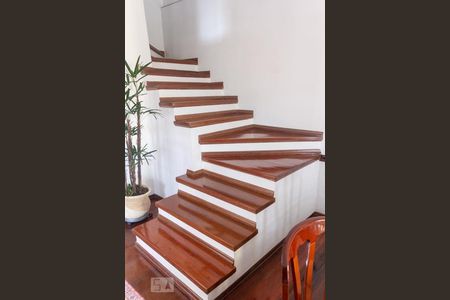 Casa à venda com 258m², 3 quartos e 4 vagasEscada interna