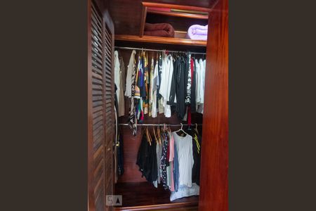 Casa à venda com 258m², 3 quartos e 4 vagasQuarto 3 - clouset