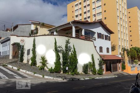 Casa à venda com 258m², 3 quartos e 4 vagasFachada