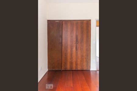 Apartamento para alugar com 70m², 2 quartos e 1 vaga Apartamento para alugar com 70m², 2 quartos e 1 vagaArmário do quarto 2