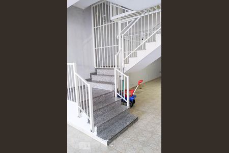 Apartamento à venda com 54m², 2 quartos e 1 vagaEscada