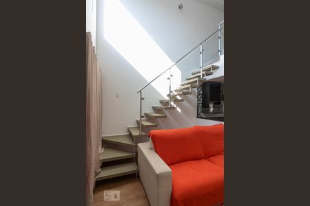 Casa para alugar com 200m², 3 quartos e 2 vagas Casa para alugar com 200m², 3 quartos e 2 vagasEscadas