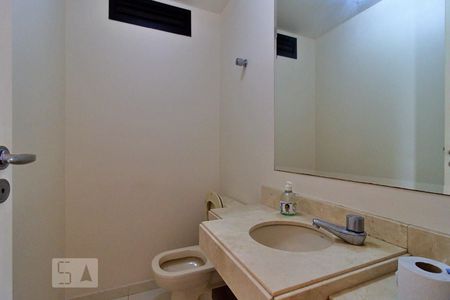 Lavabo de apartamento para alugar com 4 quartos, 161m² em Vila Suzana, São Paulo