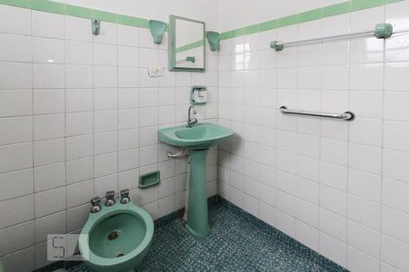 Casa à venda com 330m², 2 quartos e 1 vaga Casa à venda com 330m², 2 quartos e 1 vagaBanheiro