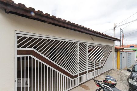 Casa à venda com 330m², 2 quartos e 1 vaga Casa à venda com 330m², 2 quartos e 1 vagaFachada