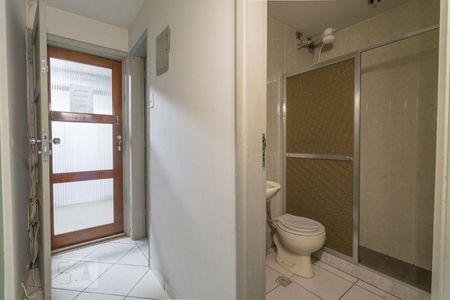 Banheiro de kitnet/studio para alugar com 1 quarto, 30m² em Centro, Rio de Janeiro