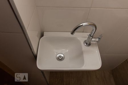 Lavabo de apartamento para alugar com 3 quartos, 70m² em Horto Florestal, Belo Horizonte