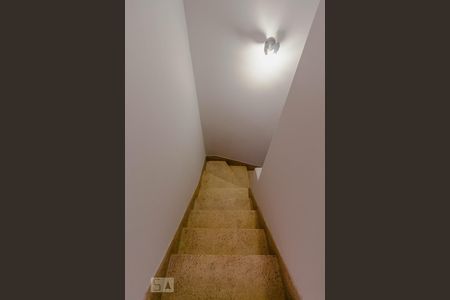 Escadas de casa à venda com 2 quartos, 150m² em Cupecê, São Paulo