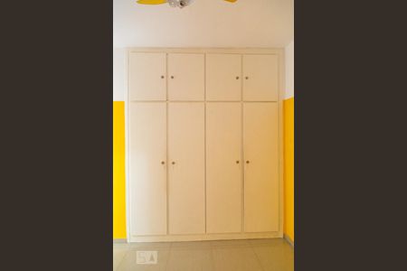 Apartamento à venda com 90m², 2 quartos e sem vagaArmário da Suíte