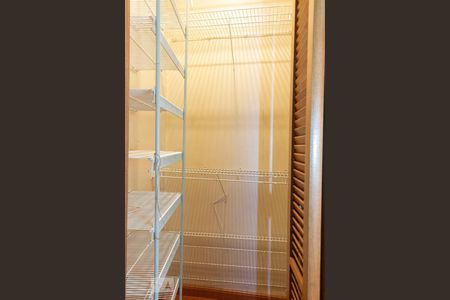 Apartamento à venda com 100m², 2 quartos e sem vagaArmário da Suíte