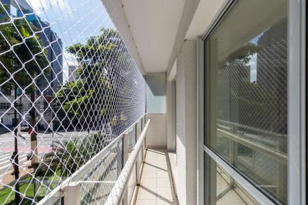 Varanda de kitnet/studio para alugar com 1 quarto, 50m² em Indianópolis, São Paulo