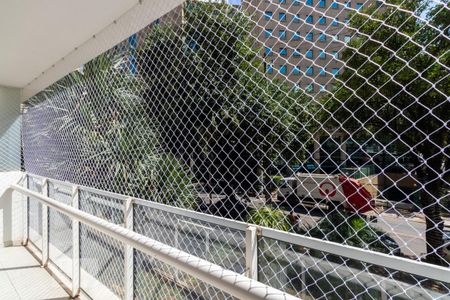 Varanda de kitnet/studio para alugar com 1 quarto, 50m² em Indianópolis, São Paulo