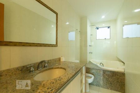 Apartamento para alugar com 100m², 3 quartos e 2 vagas Apartamento para alugar com 100m², 3 quartos e 2 vagasBanheiro da Suíte