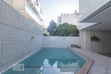 Apartamento para alugar com 100m², 3 quartos e 2 vagas Apartamento para alugar com 100m², 3 quartos e 2 vagasÁrea Comum - Piscina