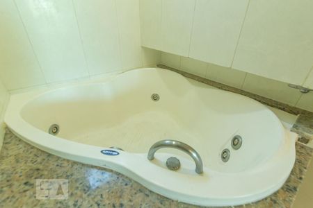 Apartamento para alugar com 100m², 3 quartos e 2 vagas Apartamento para alugar com 100m², 3 quartos e 2 vagasBanheiro da Suíte - Banheira