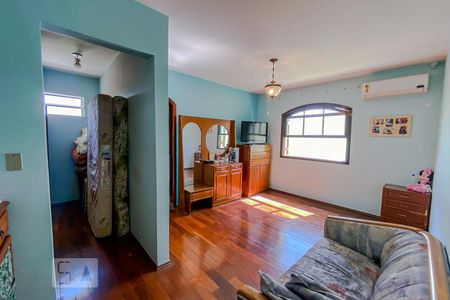 Casa à venda com 280m², 4 quartos e 2 vagasSuite